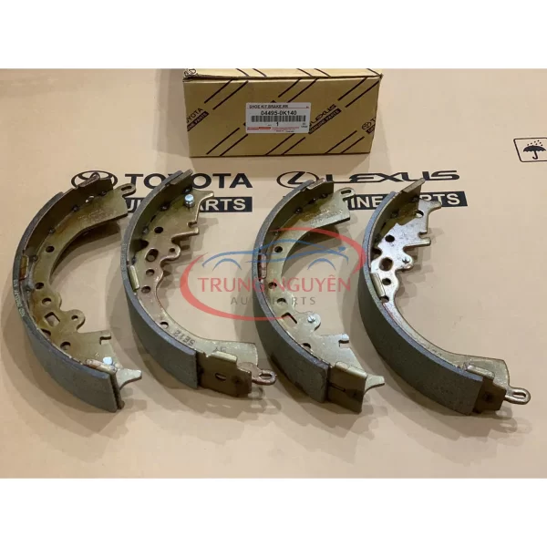04495-0K040 Má Phanh Sau Innova 2018