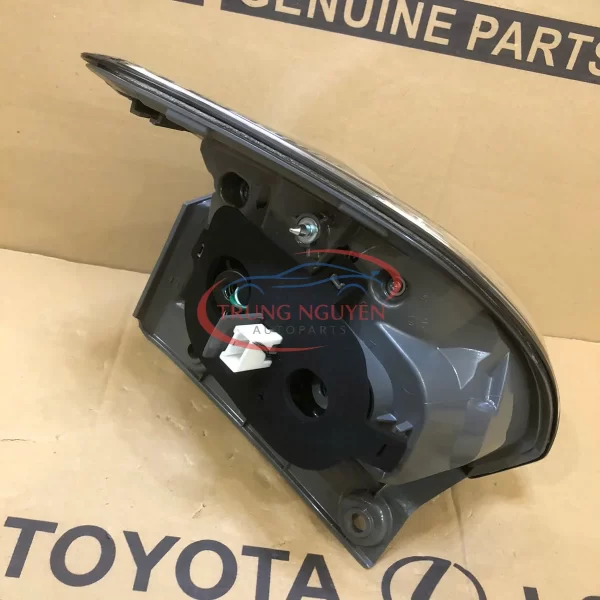81550-0K400/81560-0K410 Đèn Lái Ngoài Fortuner 2015 Đen - Hình ảnh 2