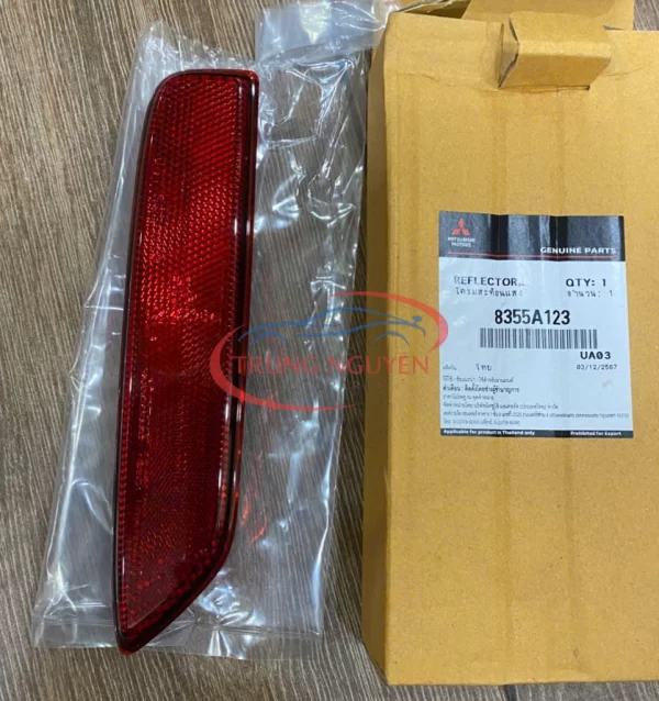 8355A123 - Đèn Phản Quang Mitsubishi Xpander 2022-2024
