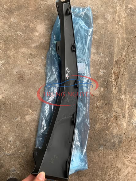 Ốp Dưới Cản Trước Toyota Innova 2023-2025 - Hình ảnh 2