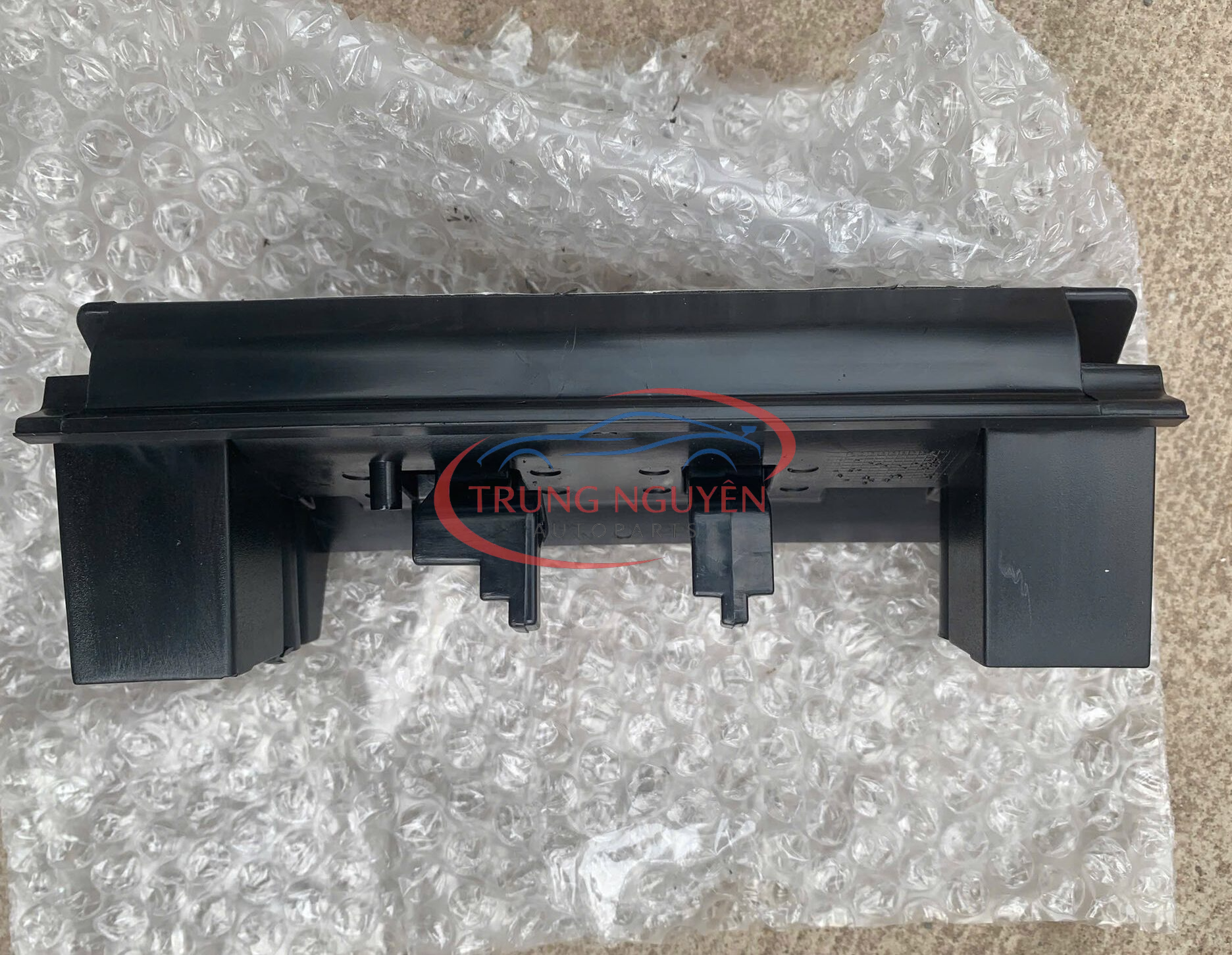Tay mở cốp sau Ford Escape2010