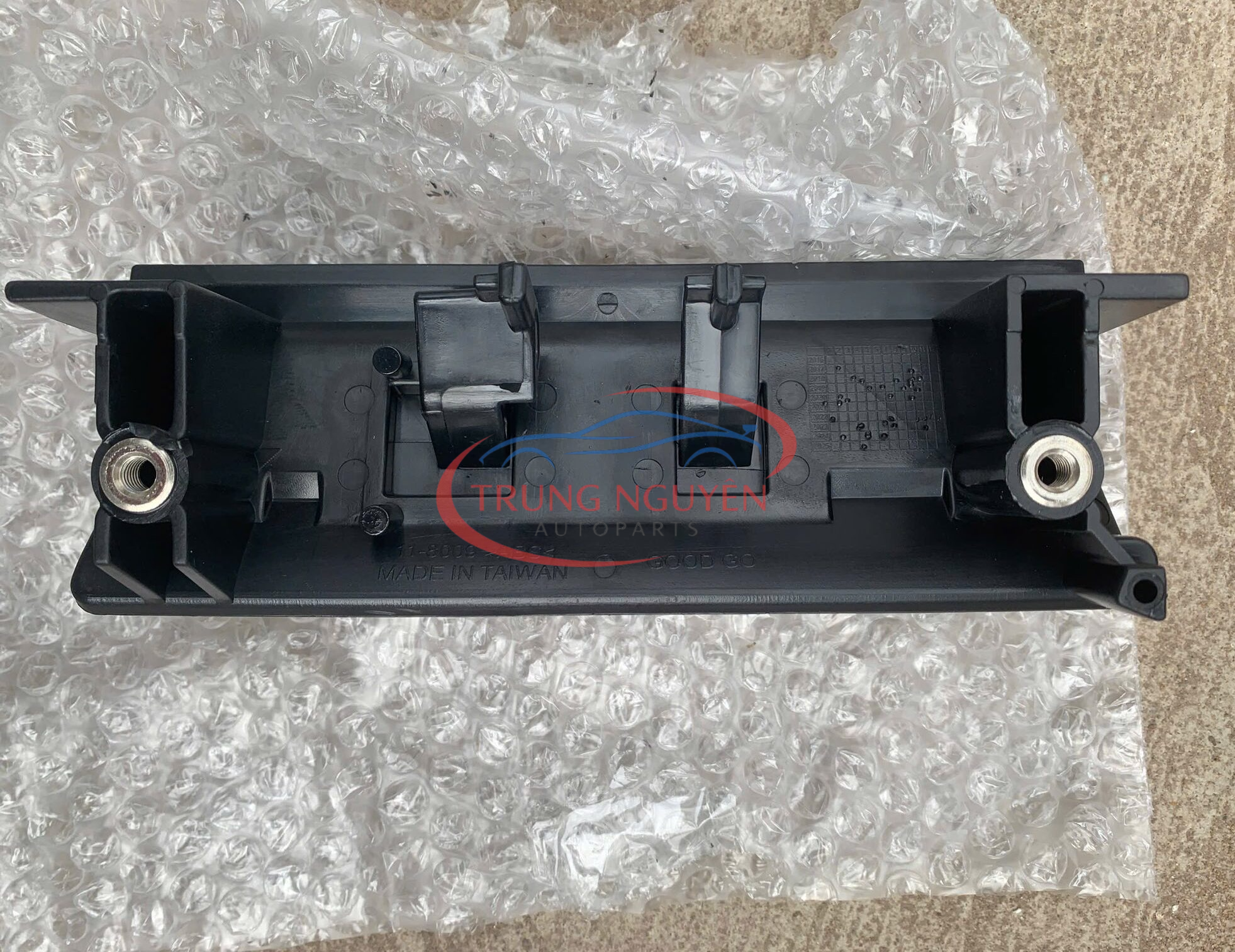 Tay mở cốp sau Ford Escape2010 - Hình ảnh 2